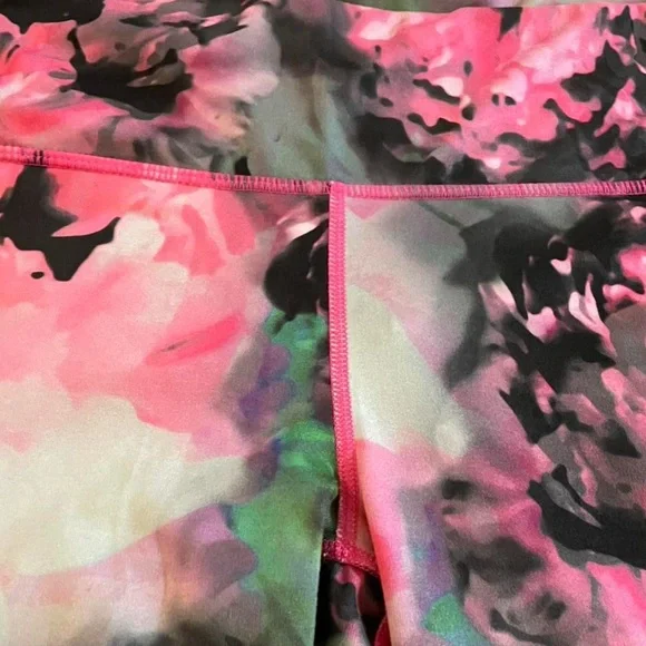 Athleta Chaturanga Bloom Capri Multi Color Crop Leggings XL Pink Black - Picture 2 of 5